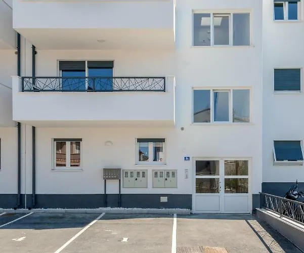 La Vie Est Belle アパート