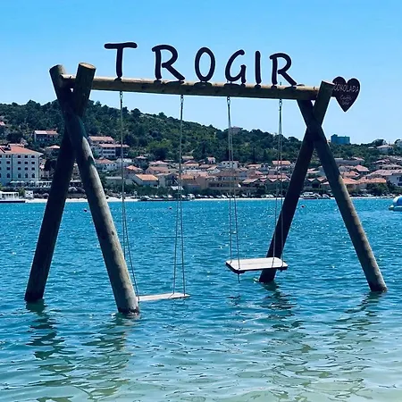 La Vie Est Belle Apartment *