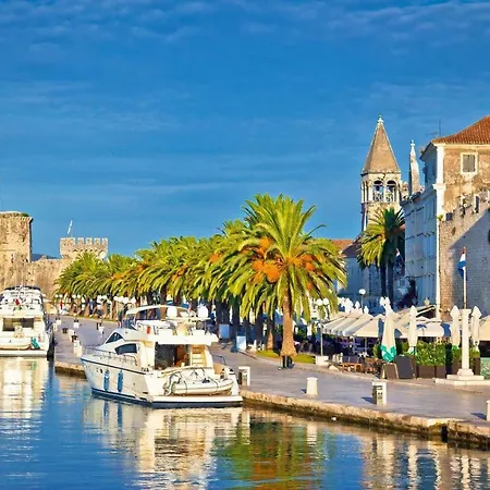 La Vie Est Belle Apartment *