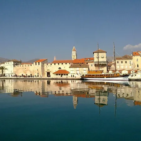 La Vie Est Belle Trogir