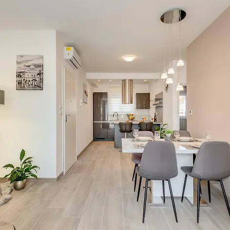 La Vie Est Belle Apartman *