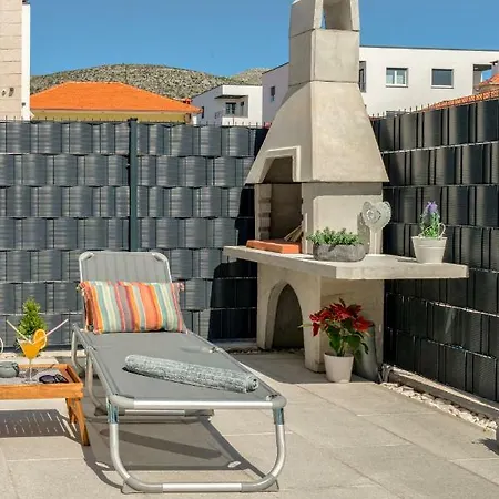 La Vie Est Belle Apartment