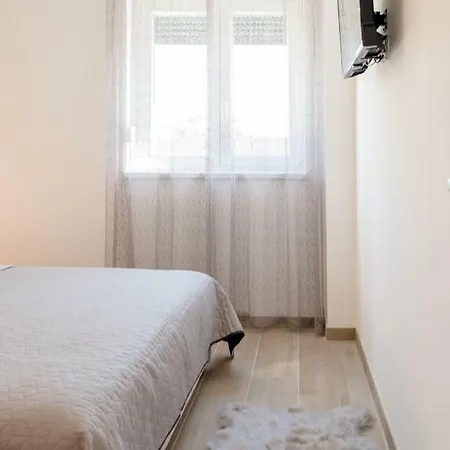 La Vie Est Belle Apartment *