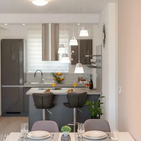 La Vie Est Belle Apartment Trogir